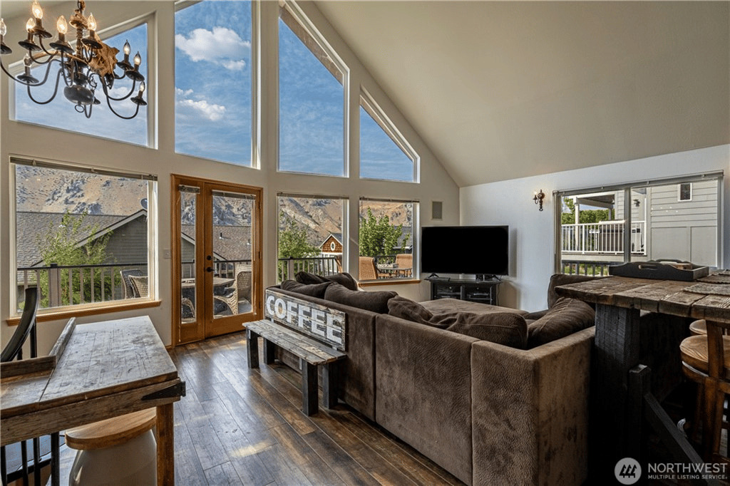 325 W Emerson Dr