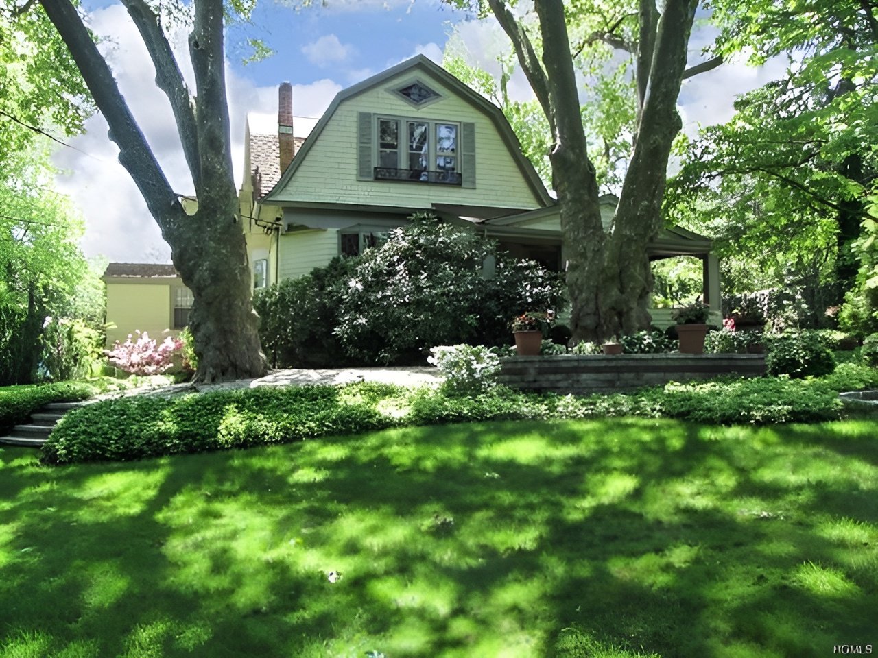 395 Ardsley Rd