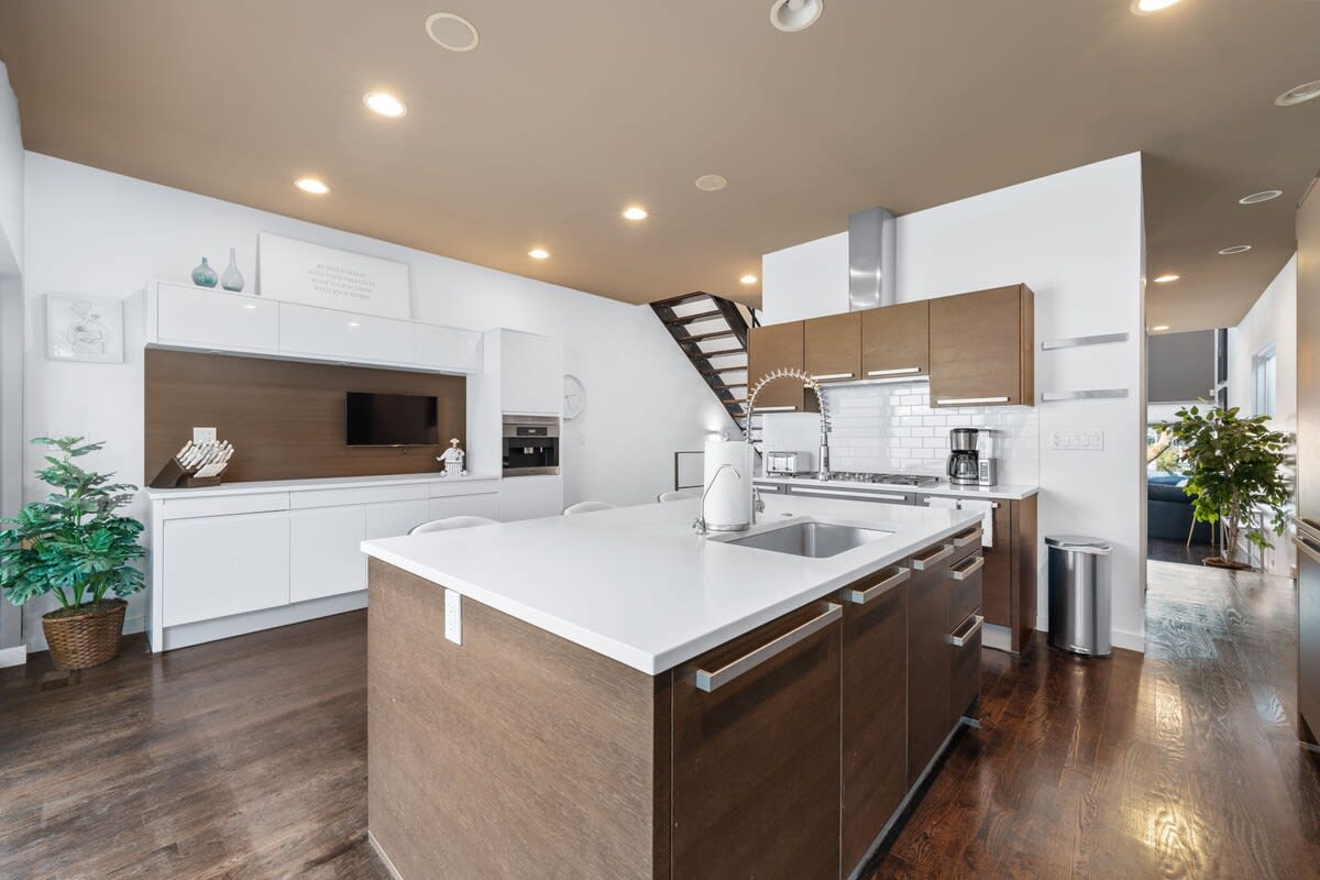 Coming Soon | 2223 W. Race Ave