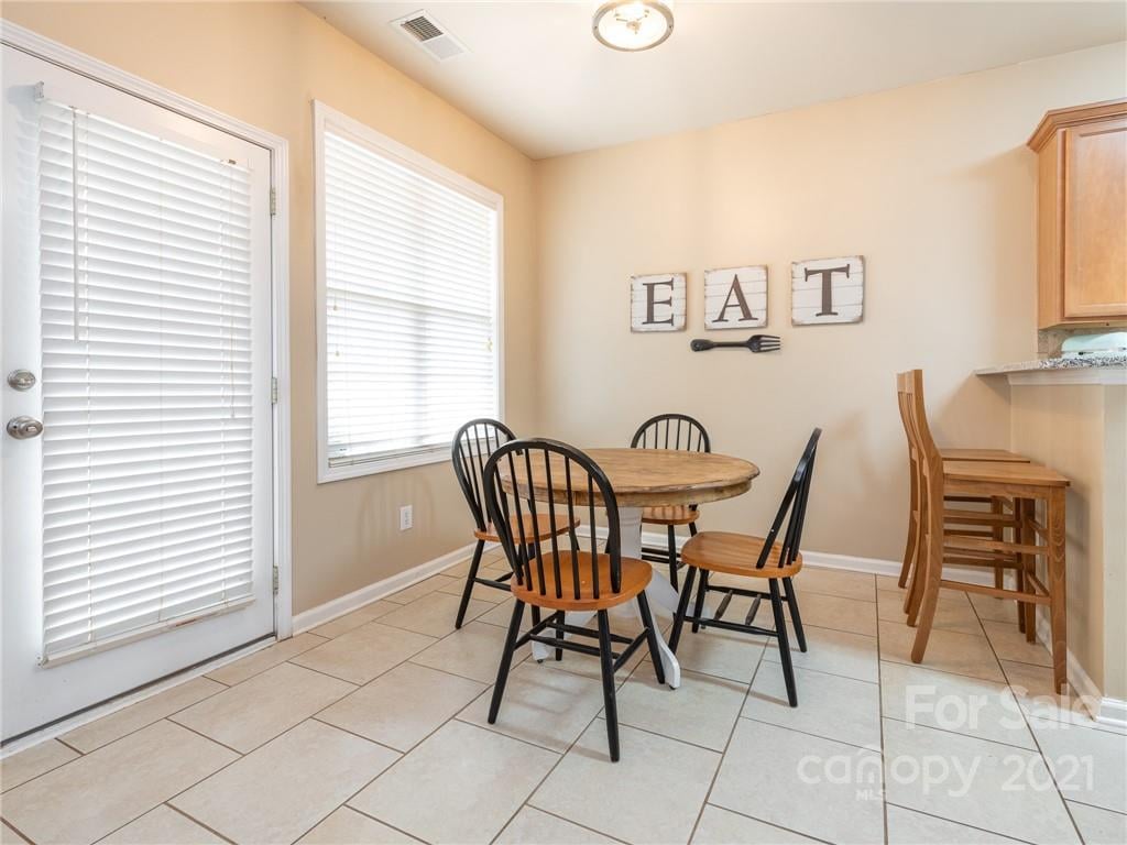 273 Notable Ln