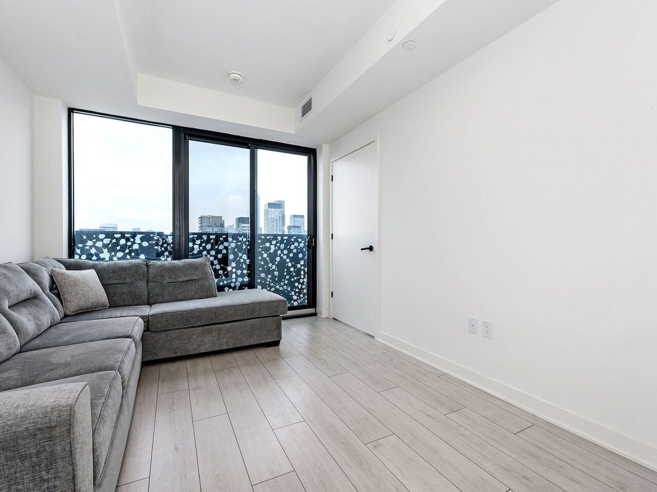 55 Charles St E Unit: 2604