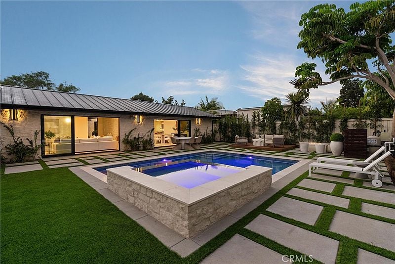 3080 Country Club Dr