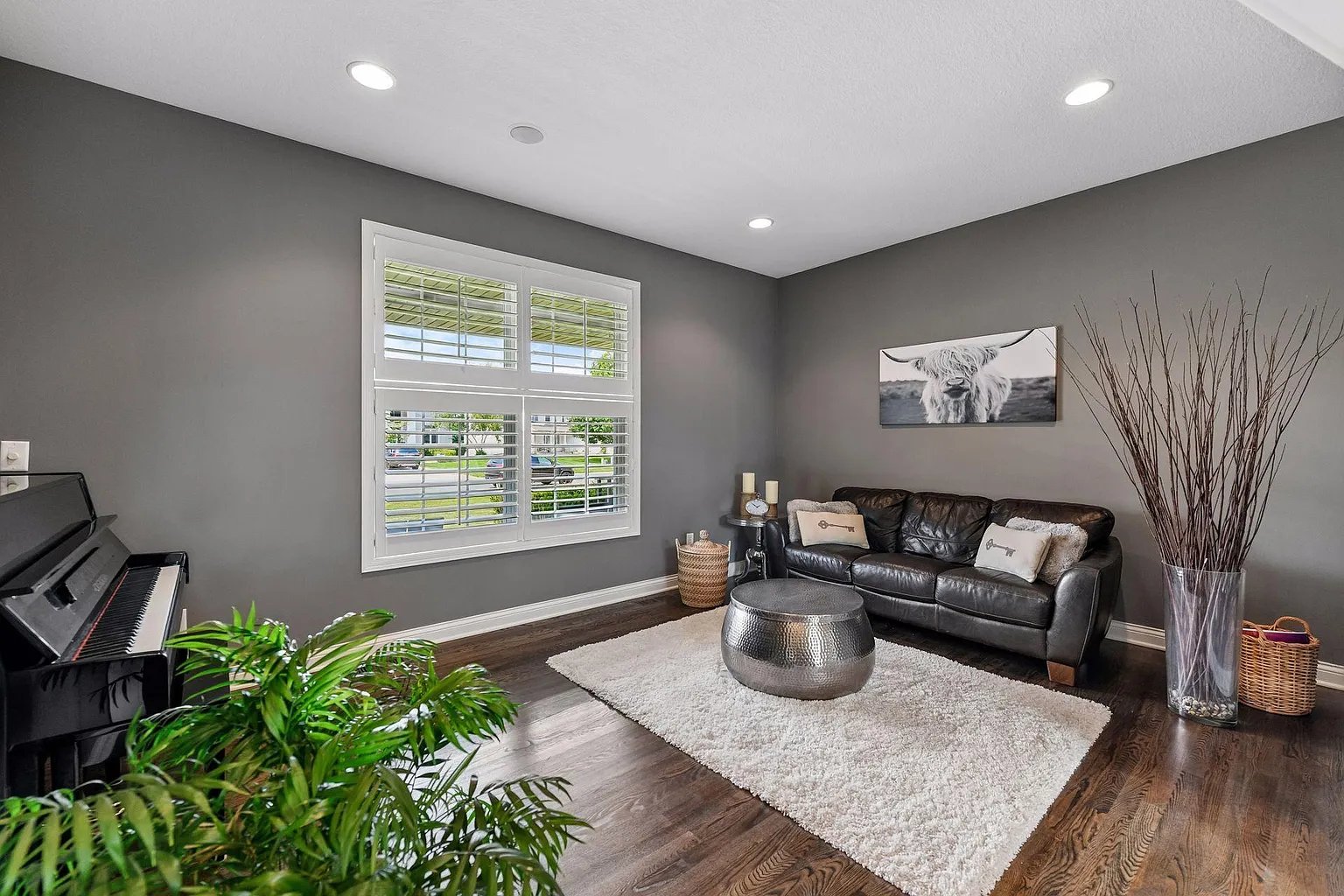 Stunning 2-Story in Springfield Community