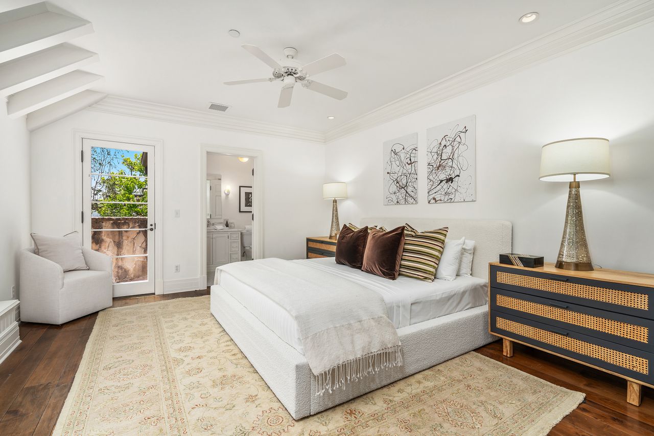 English Country Manor In Toluca Lake