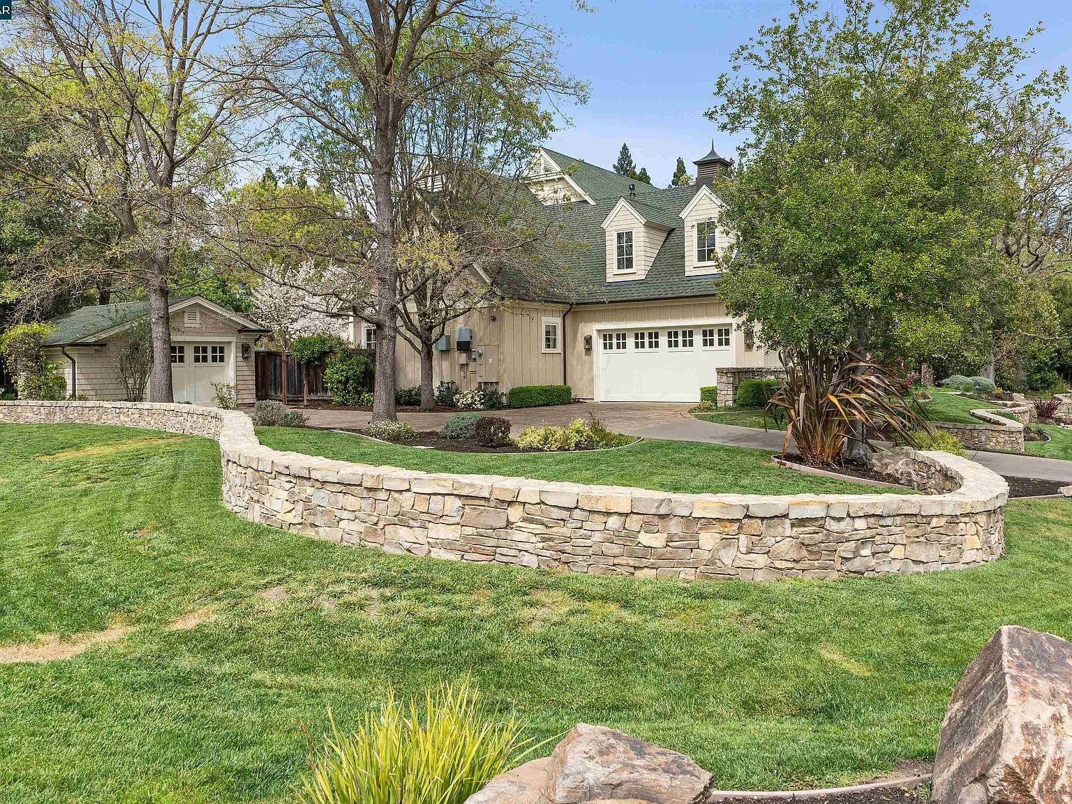 56 Hidden Oaks Dr