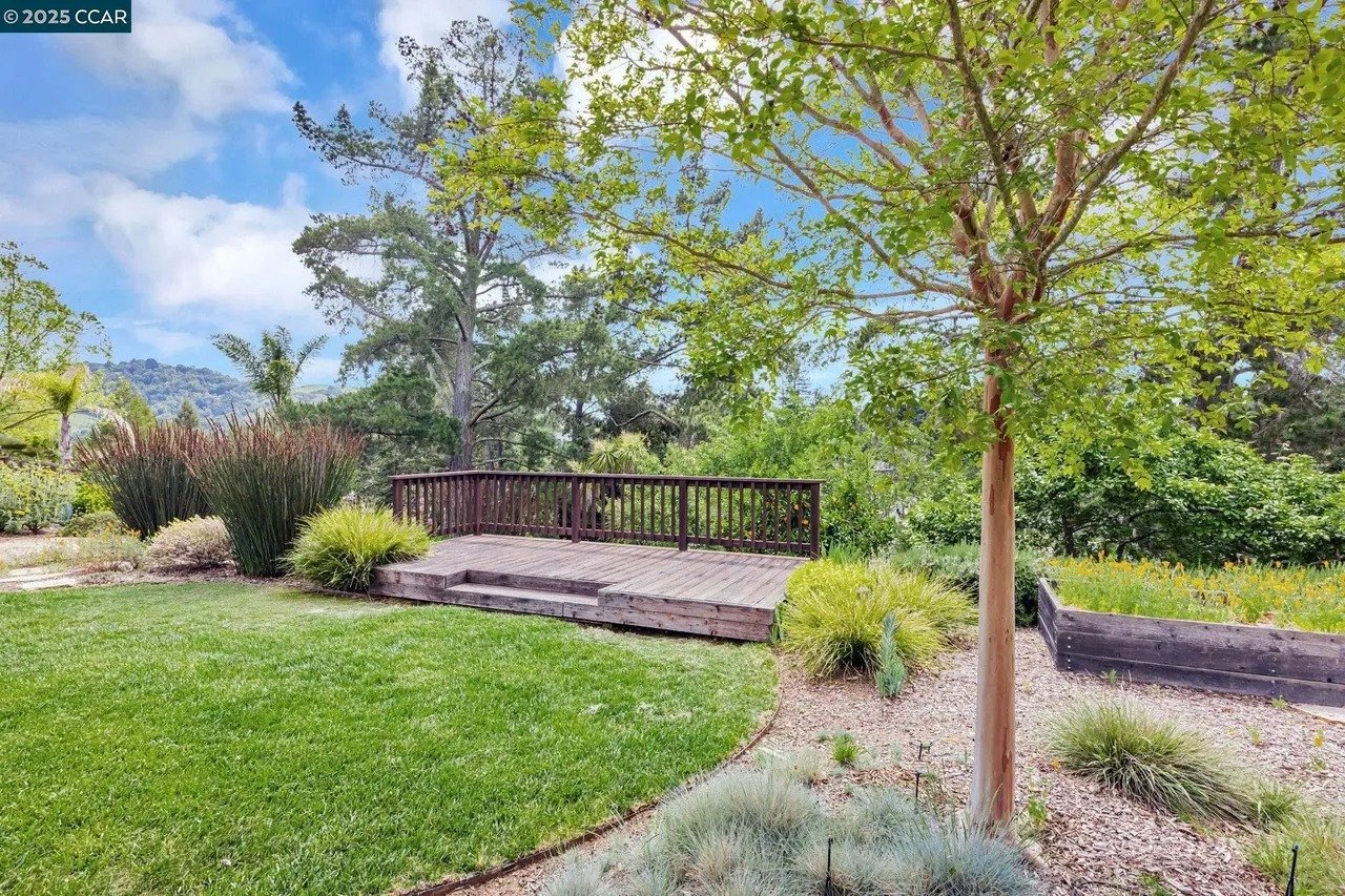 372 Birchwood Dr