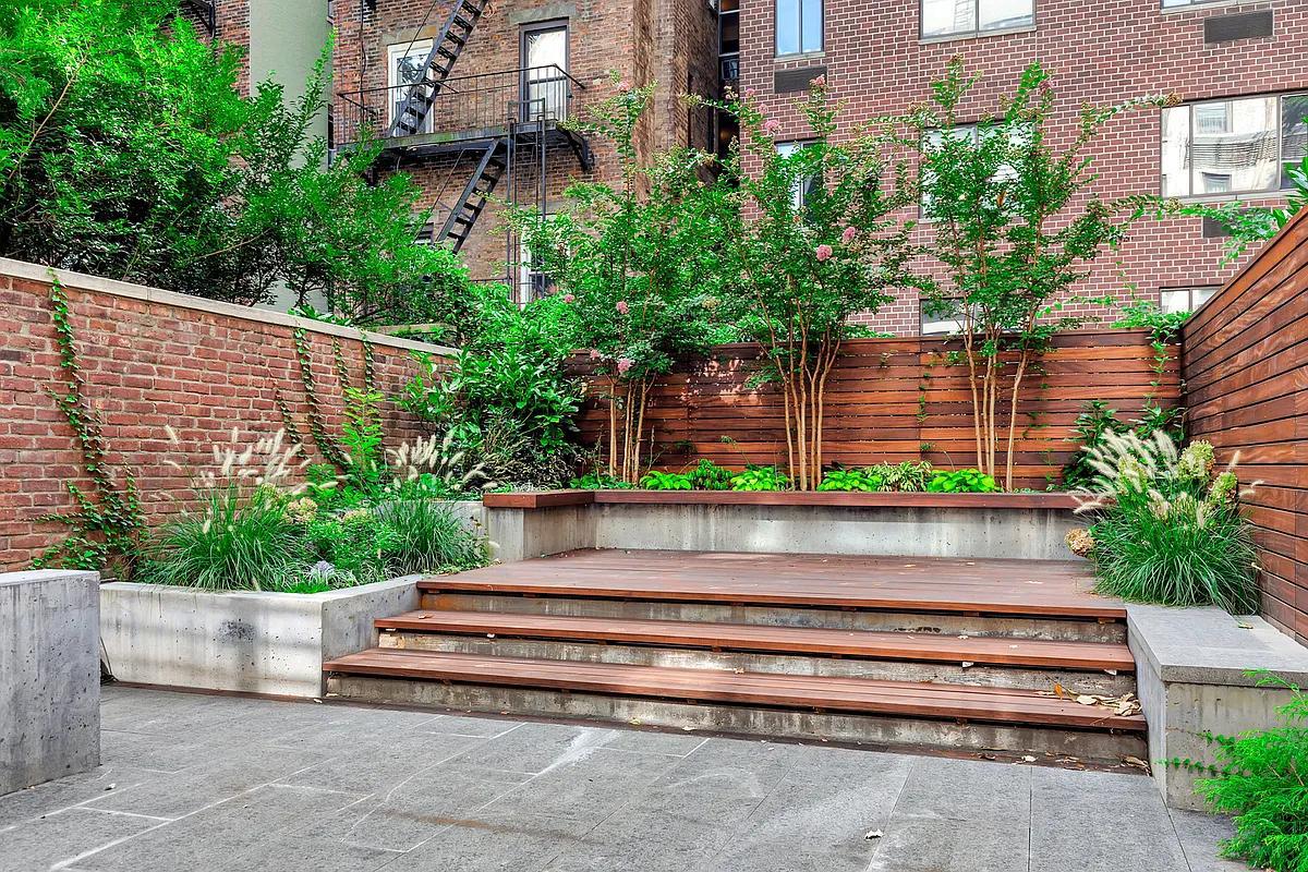 418 East 84th St