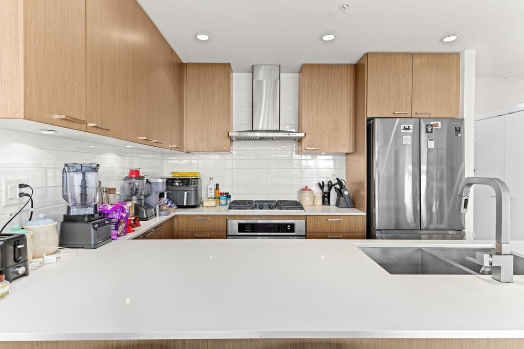 221 Union St, #ph907