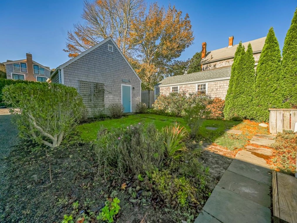 10 Dunham Rd