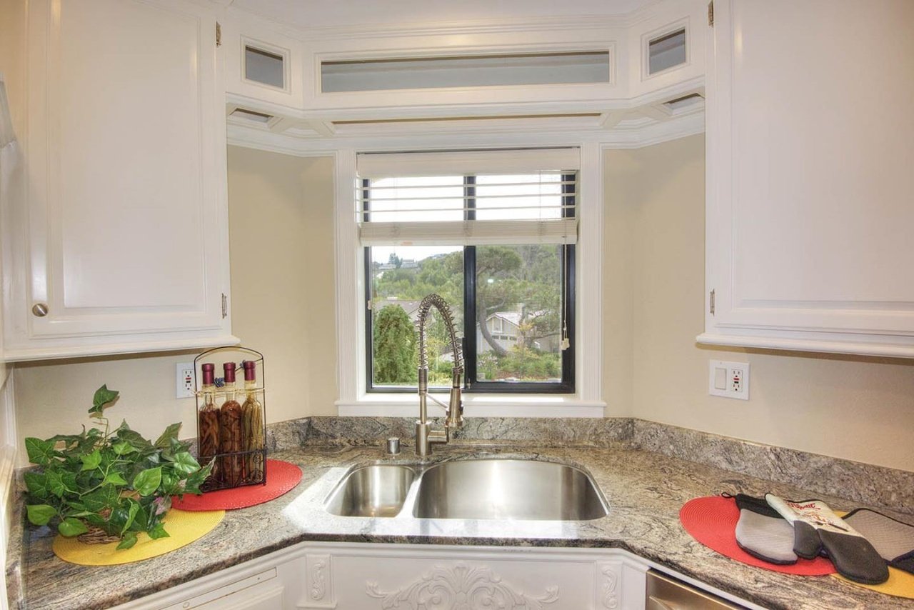 11332 Rolling Hills Dr