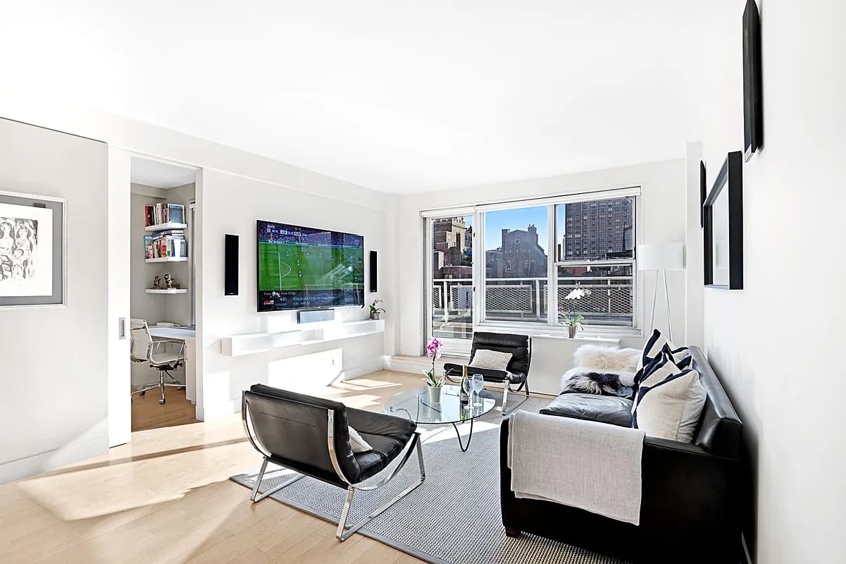 207 E 74th St, PHD