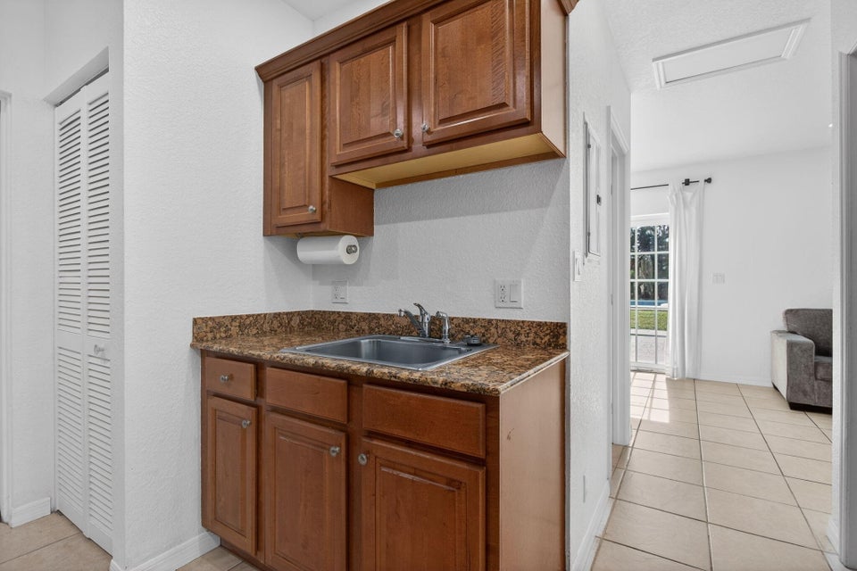 736 NE 34th Court, Oakland Park