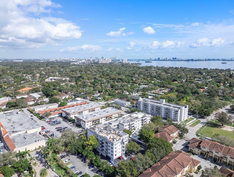8950 NE 8th Ave APT 311Miami, FL