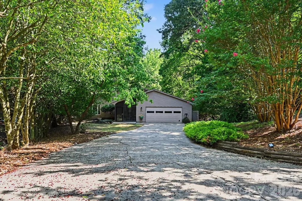 10006 Stoneleigh Lane