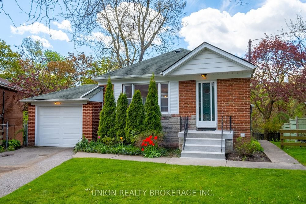 19 Innisdale Dr