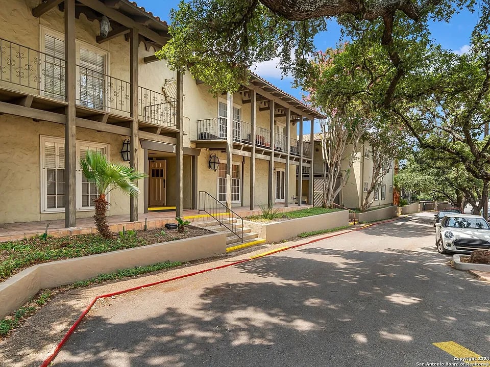 66 Brees Blvd Ste 26B