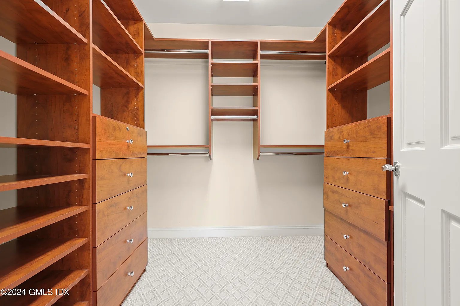 2 Putnam Hl APT 4G