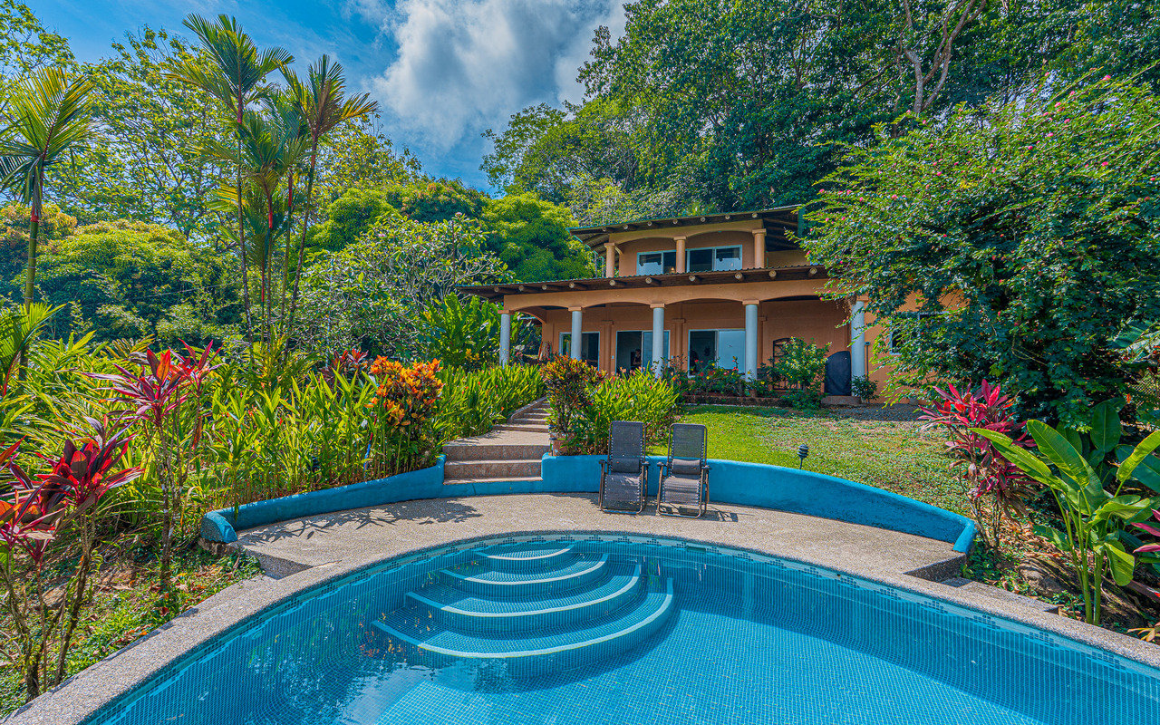 WHALE’S TAIL OCEAN VIEW ESTATE WITH EXTRA LOT 