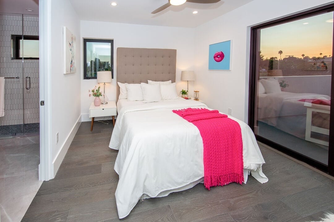 S Sherbourne Dr, 90035