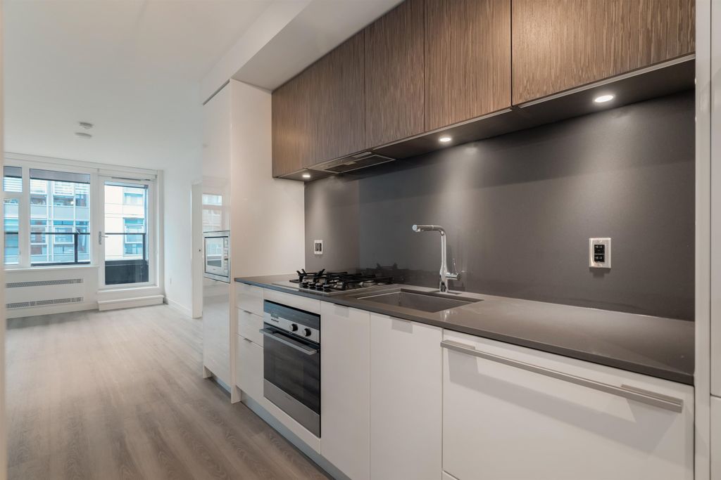 209 E 7th Ave, #607