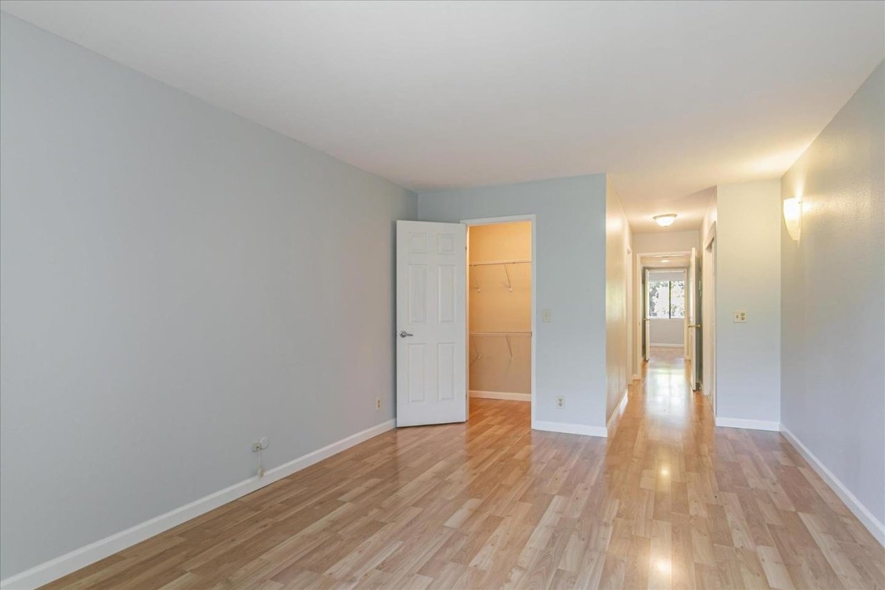 5084 Cribari Bluff