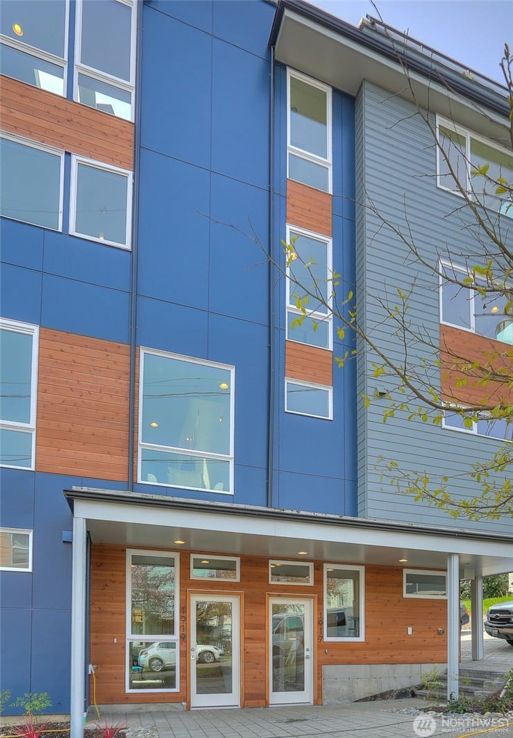 1917 E Denny Way