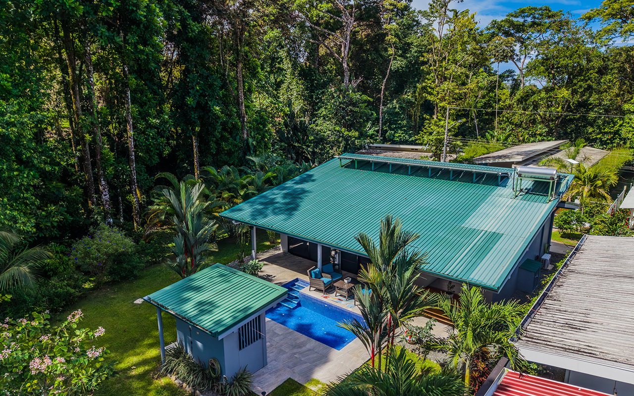 Home Near Downtown Uvita with Private Forest and Creek