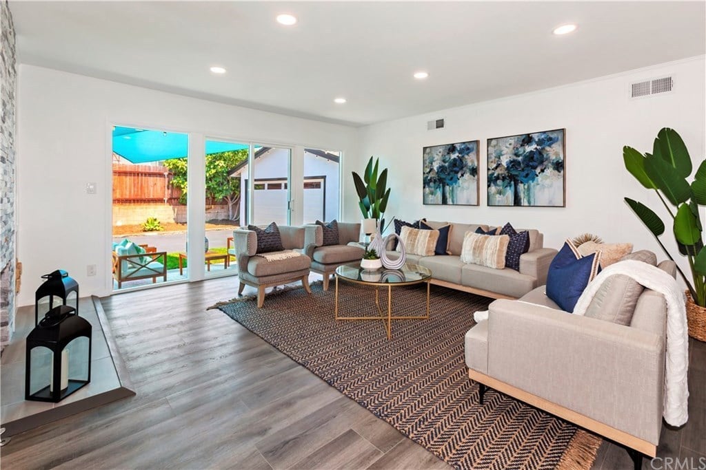 201 Capella Ave