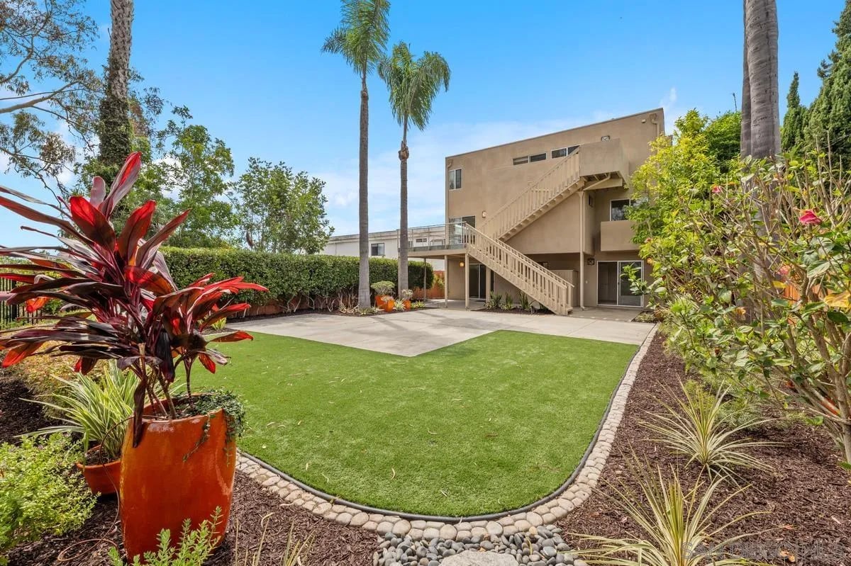 2885 Fallbrook Ln