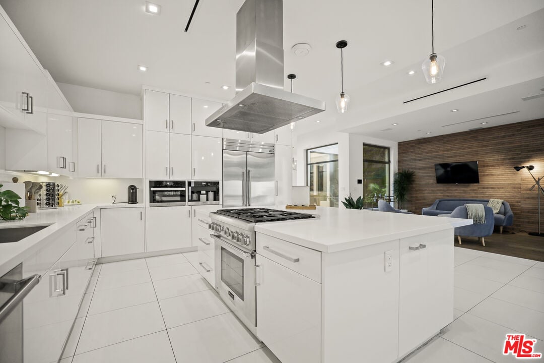 N Crescent Heights Blvd, 90046