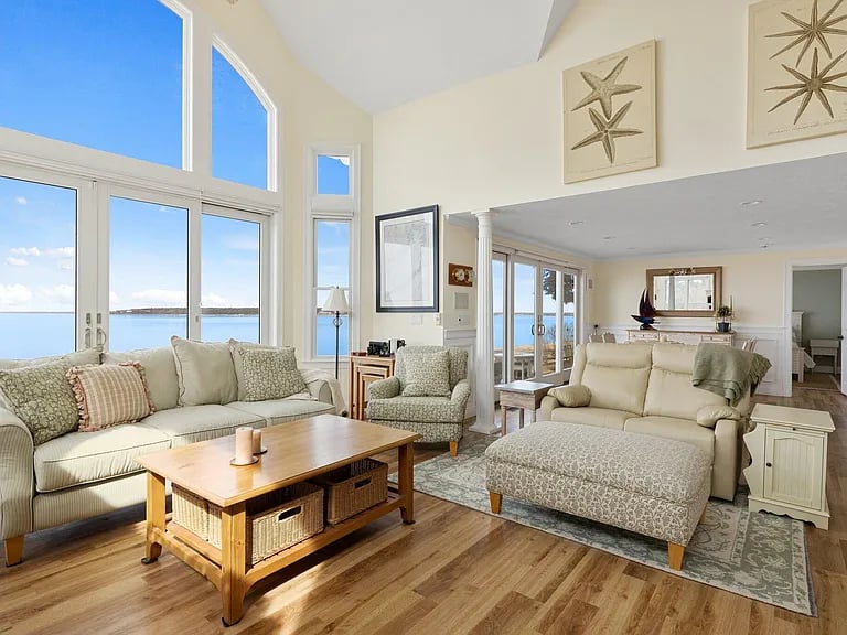 96 Waterside Dr