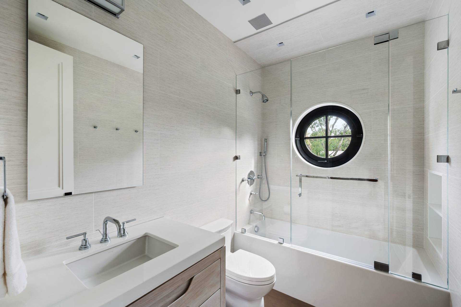 A MODERN CLASSIC IN SOUTHAMPTON'S ESTATE DISTRICT