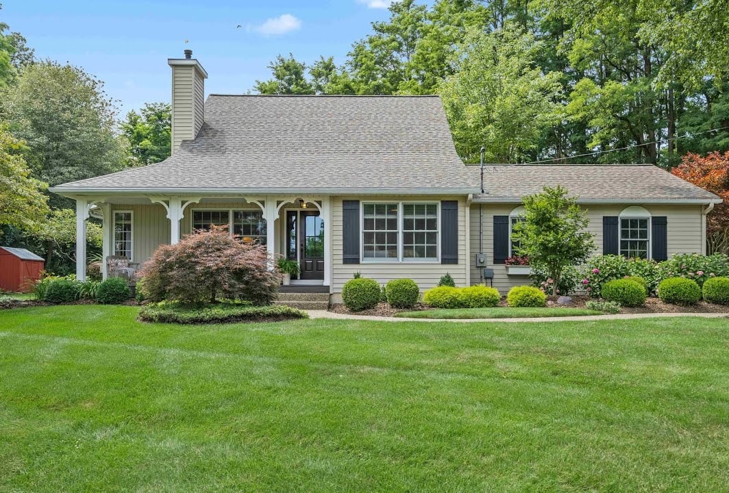 Middleville: Picturesque Country Living