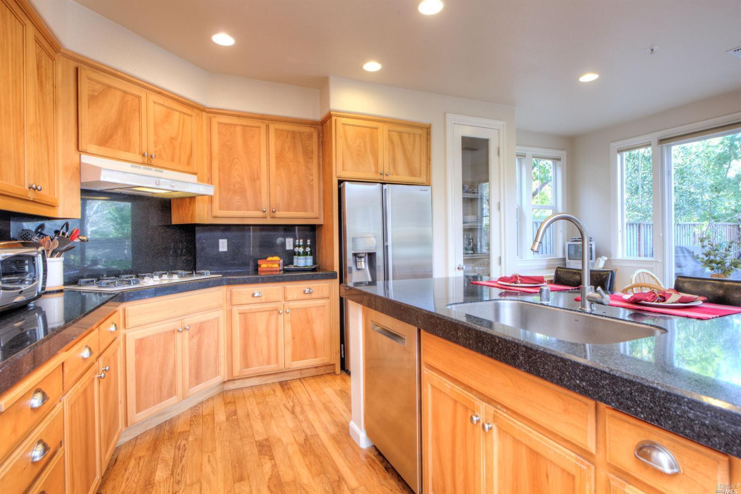 27 Presidio Dr