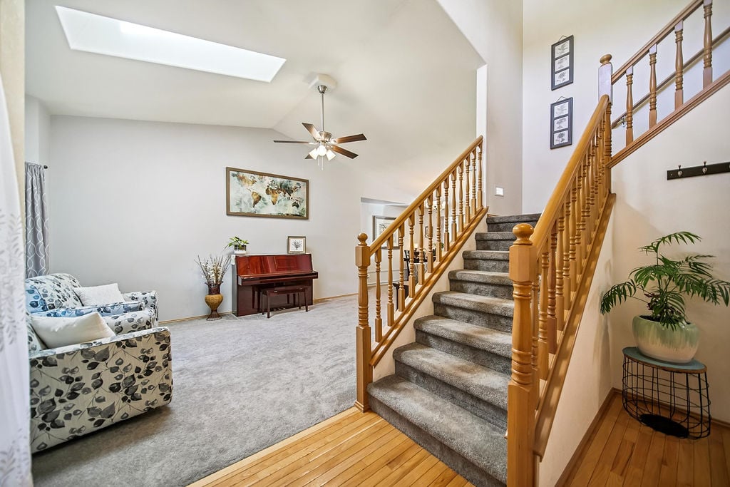 2147 Dunrobin Lane E
