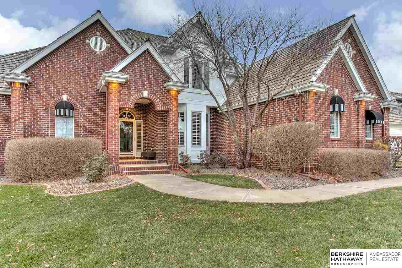 2327 S 191 St