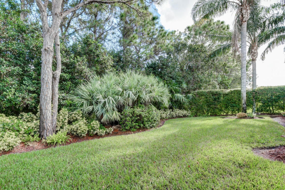 214 SW Fernleaf Trl