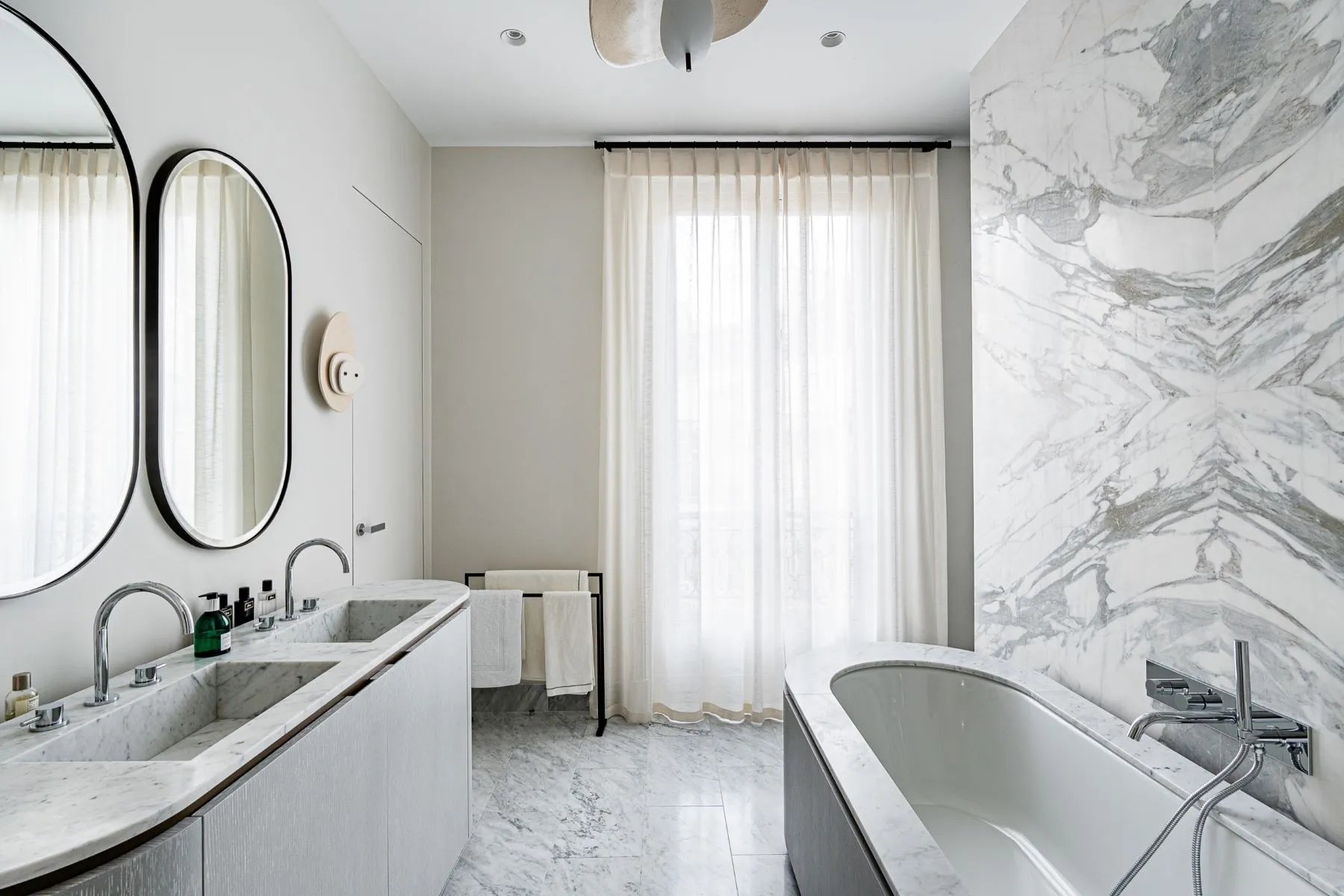 Prestigious apartment in golden triangle Paris 8
