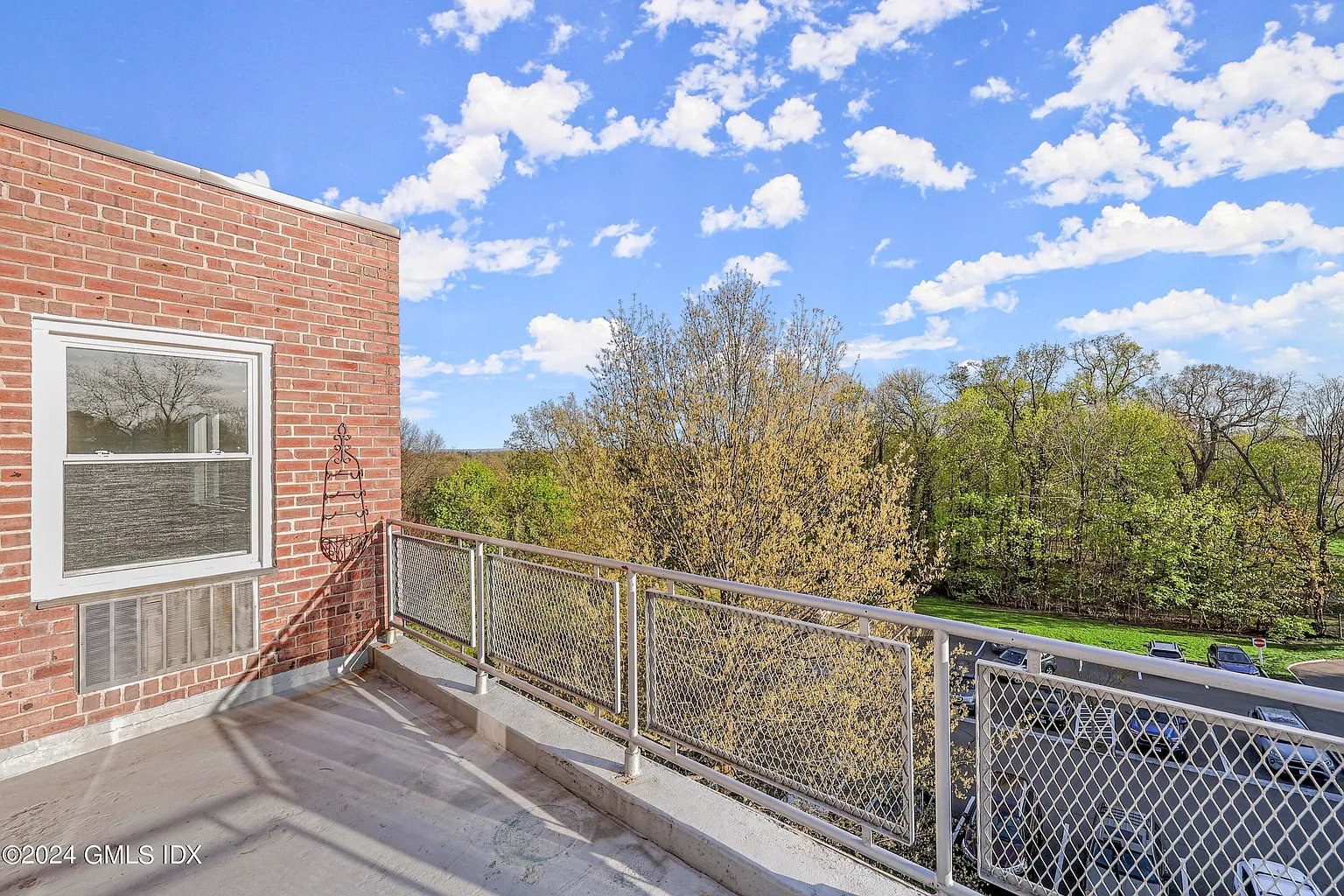 2 Putnam Hl APT 4G