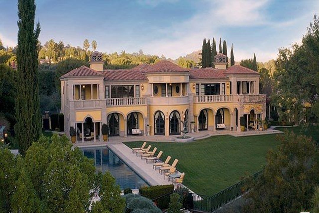 Velvet Manor