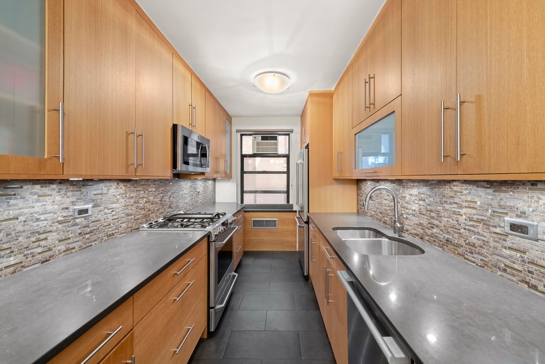 152 E 94th St, Unit: 3J