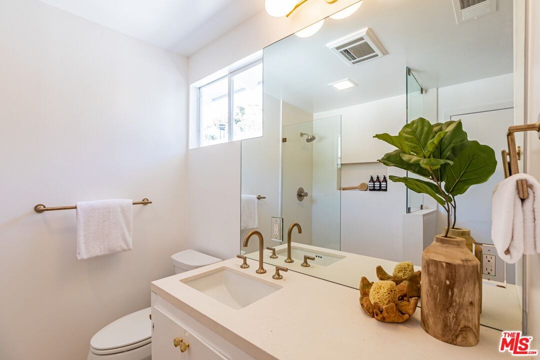 Echelon Pavilion, Grayfox St, 90265