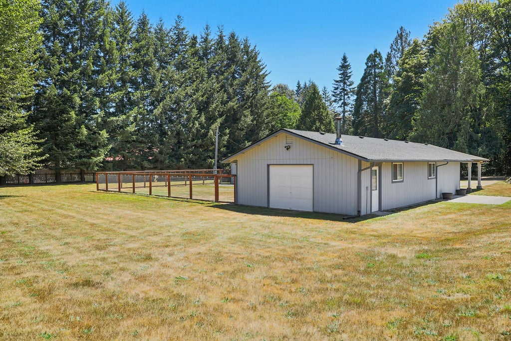 60 NE Davis Farm Road