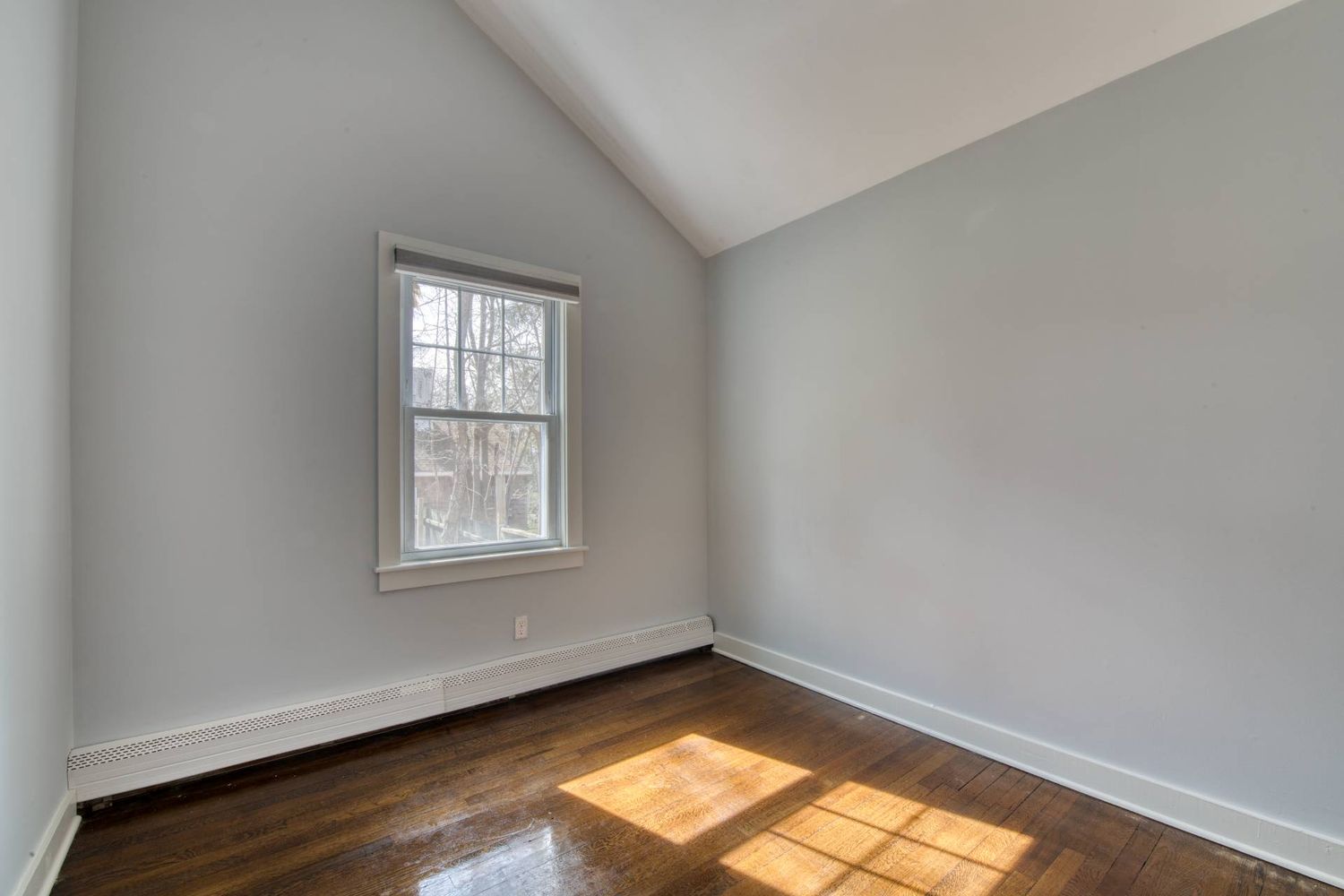 Charming Southampton Cottage Near Little Fresh Pond