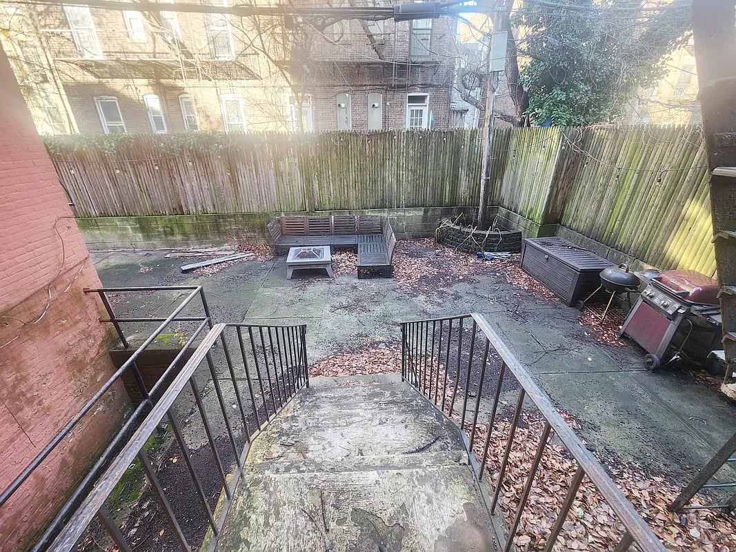 931 Putnam Ave 1