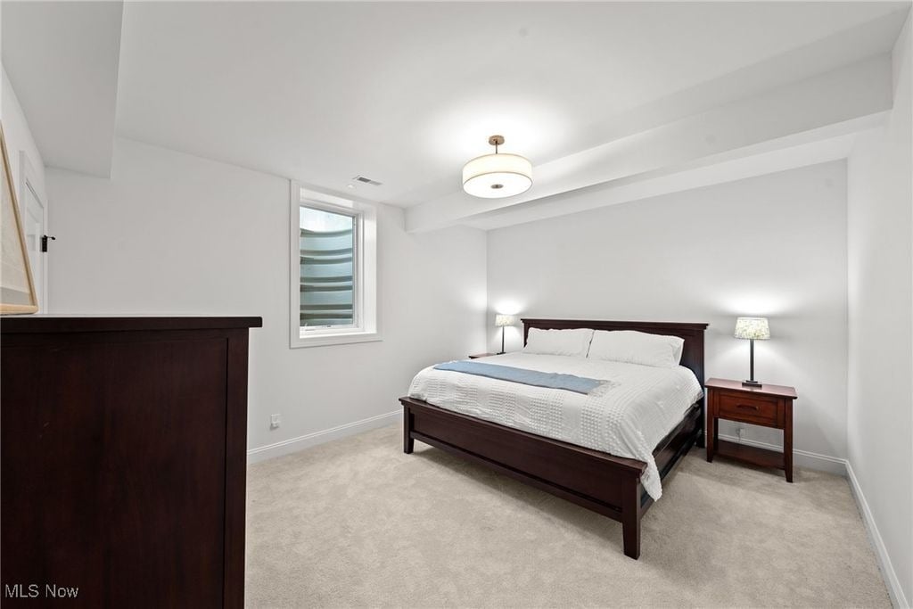 300 Woodridge Ln