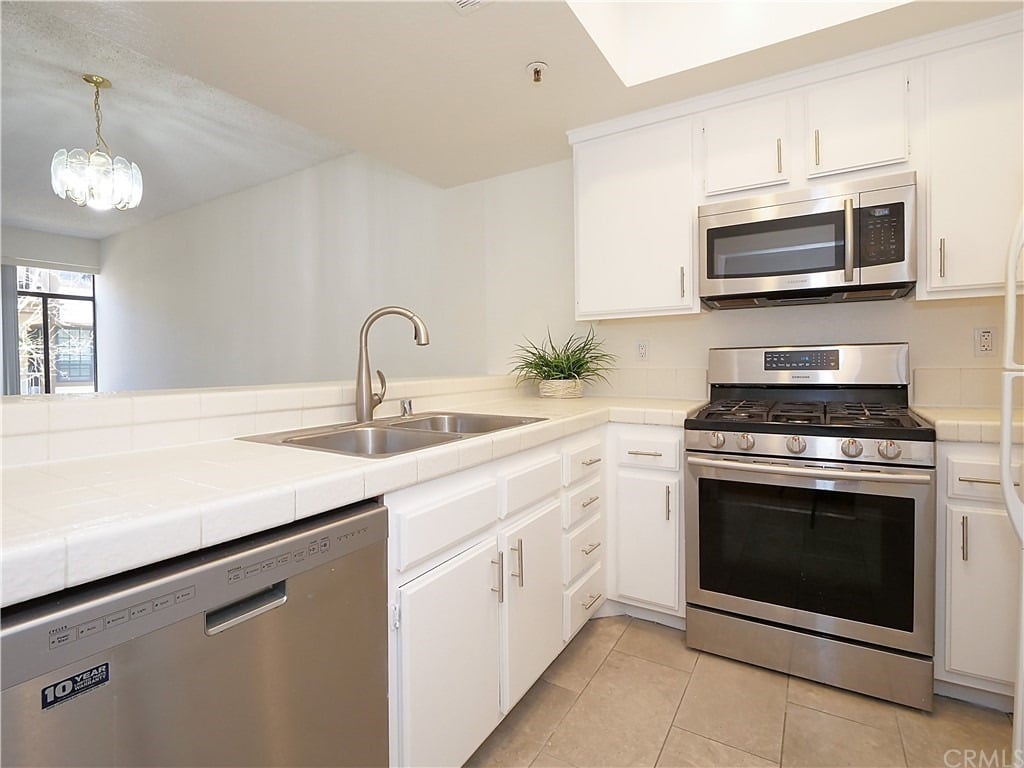 2563 Plaza Del Amo #204