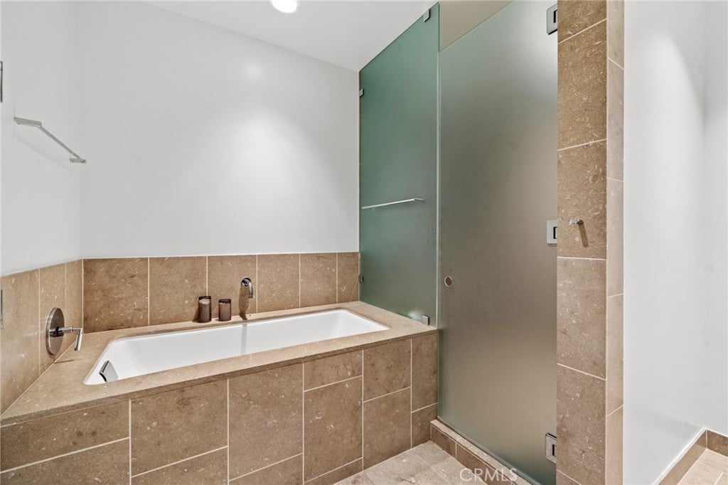 6250 Hollywood Blvd, #4M