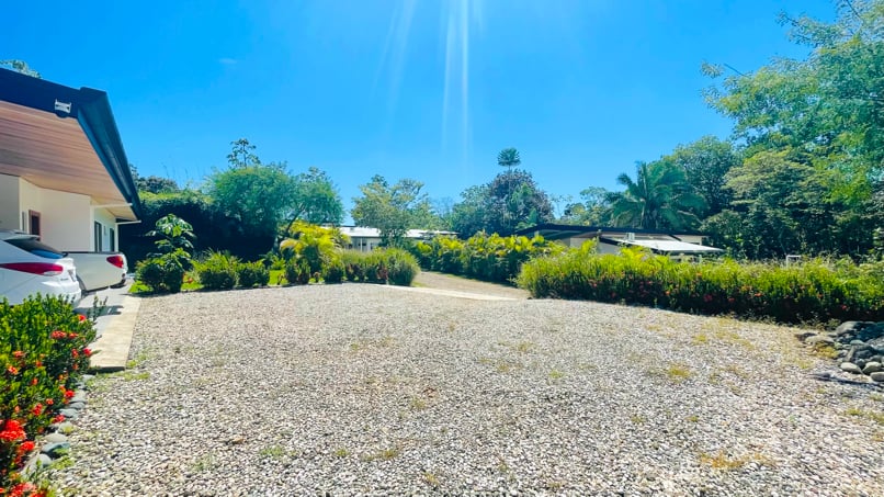 Modern 3-Bedroom Home with Pool in Gated Community, Ojochal, Costa Rica