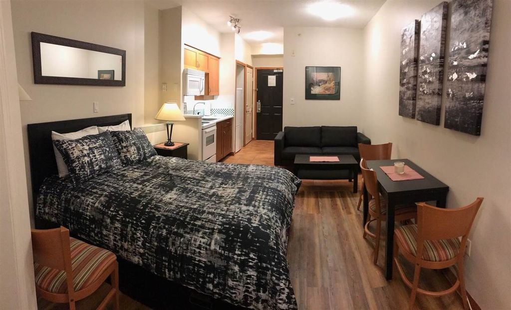 4369 Main St, #323
